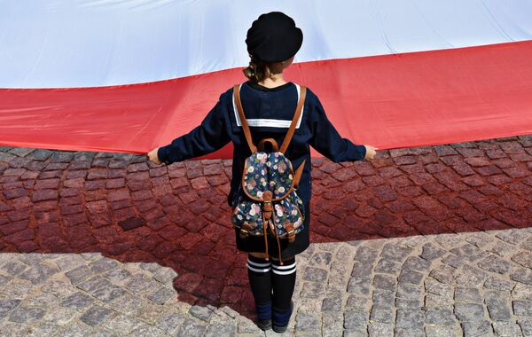 Участница марша памяти жертв Волынской резни в Пшемышле. 10 июля 2016 года Участница марша памяти жертв Волынской резни в Пшемышле. 10 июля 2016 года