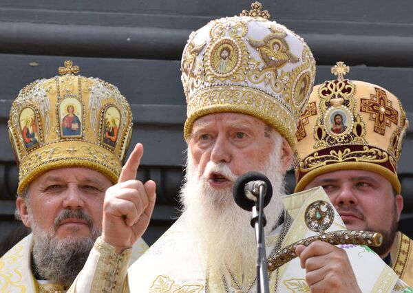 Глава Украинской православной церкви Киевского патриархата патриарх Филарет во время молебна в рамках крестного хода Украинской православной церкви в Киеве. 28 июля 2016 года Глава Украинской православной церкви Киевского патриархата патриарх Филарет во время молебна в рамках крестного хода Украинской православной церкви в Киеве. 28 июля 2016 года