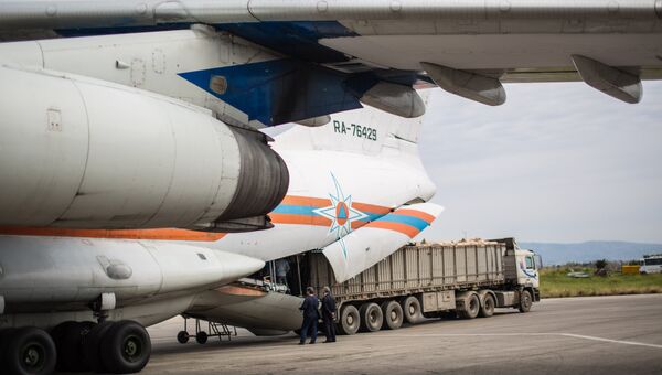 Самолет МЧС России с грузом гуманитарной помощи на борту прибыл в аэропорт Латакии Самолет МЧС России с грузом гуманитарной помощи на борту прибыл в аэропорт Латакии