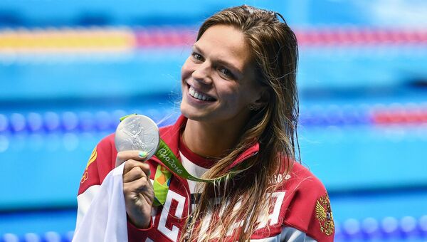 Юлия Ефимова (Россия), завоевавшая серебряную медаль в плавании на 200 м брассом на XXXI летних Олимпийских играх Юлия Ефимова (Россия), завоевавшая серебряную медаль в плавании на 200 м брассом на XXXI летних Олимпийских играх