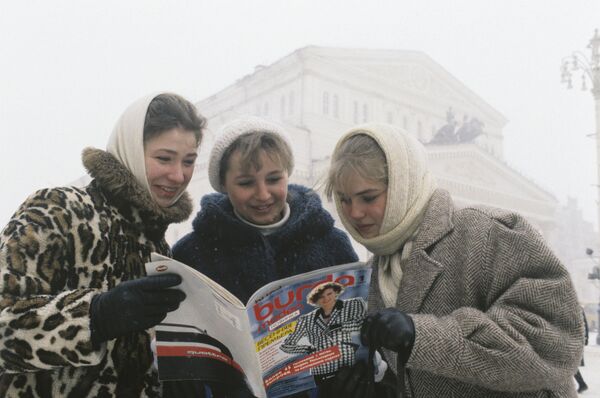 Москвички с первым номером журнала Бурда моден на русском языке. 1987 год Москвички с первым номером журнала Бурда моден на русском языке. 1987 год