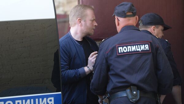 Глава Российского авторского общества Сергей Федотов, обвиняемый в мошенничестве в особо крупном размере, у Таганского суда Москвы. Архивное фото Глава Российского авторского общества Сергей Федотов, обвиняемый в мошенничестве в особо крупном размере, у Таганского суда Москвы. Архивное фото