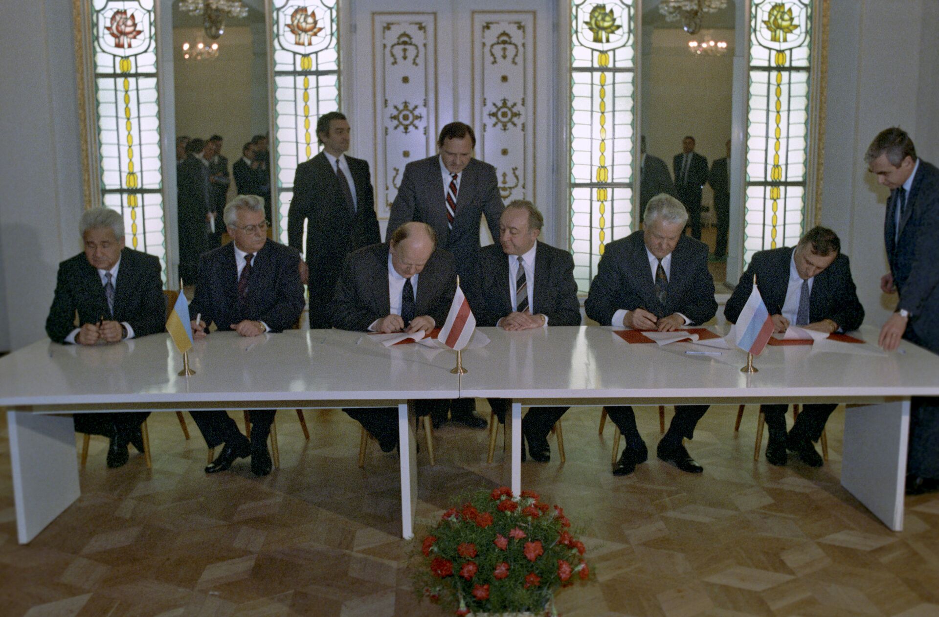 Подписание Беловежских соглашений в Белоруссии. 8 декабря 1991 года Подписание Беловежских соглашений в Белоруссии. 8 декабря 1991 года - РИА Новости, 1920, 03.12.2020