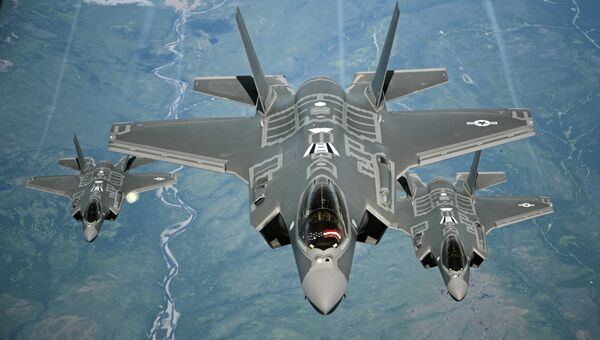 Американские истребители Lockheed Martin F-35 Lightning II. Архивное фото Американские истребители Lockheed Martin F-35 Lightning II. Архивное фото