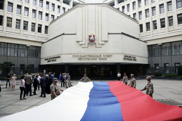 Празднования Дня Государственного флага Российской Федерации в Симферополе Празднования Дня Государственного флага Российской Федерации в Симферополе