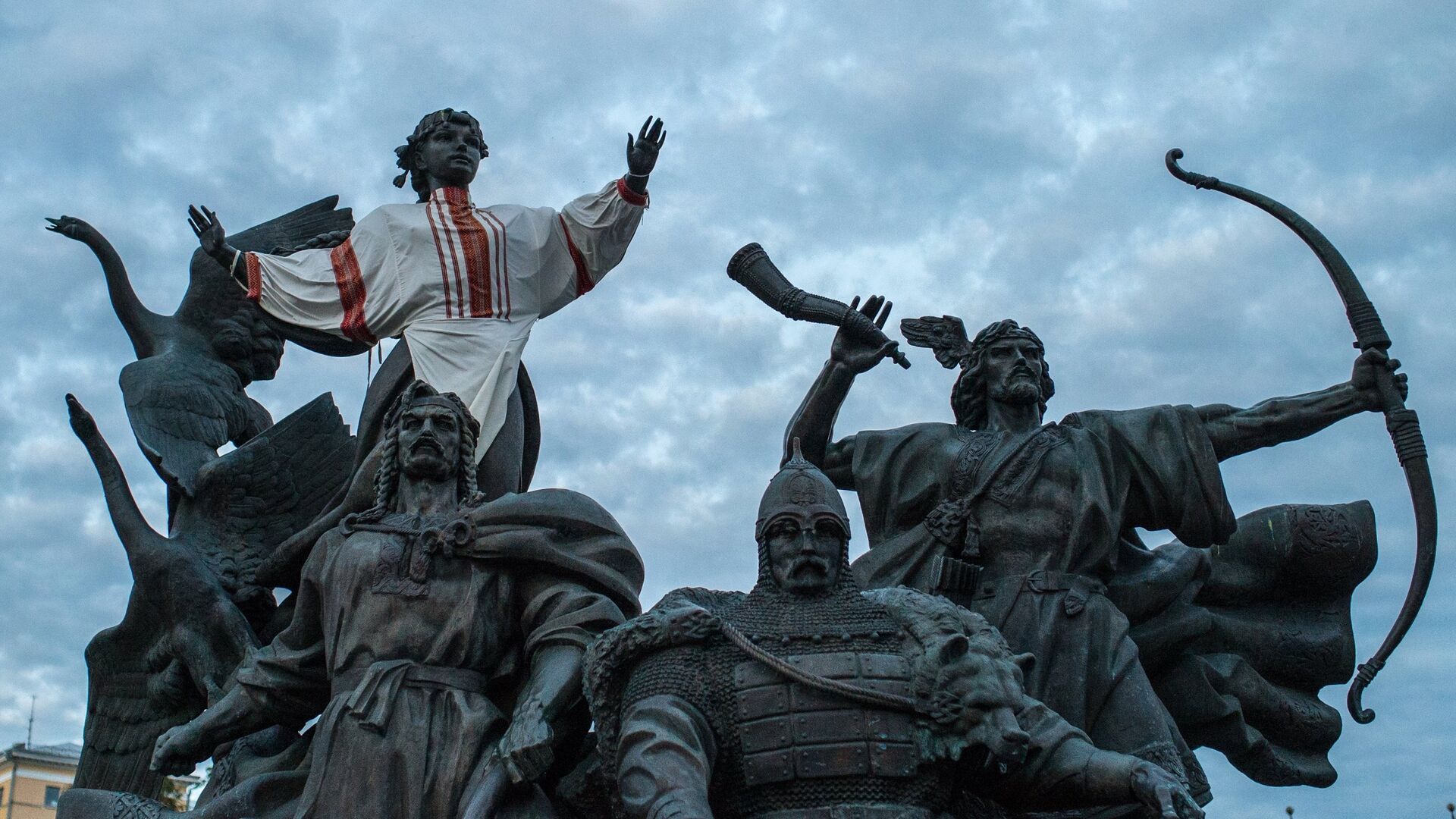 Памятник основателям Киева на площади Независимости в Киеве - РИА Новости, 1920, 27.07.2021