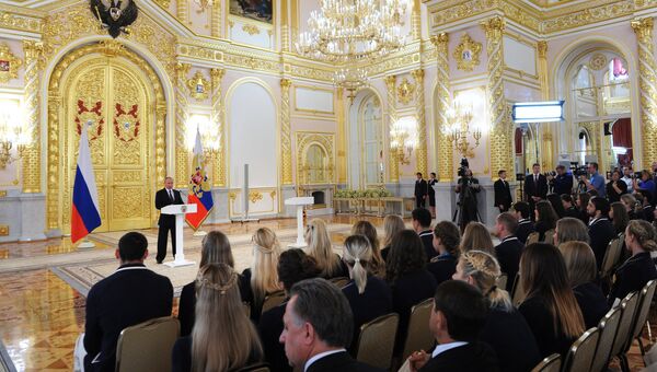 Владимир Путин выступает на церемонии вручения государственных наград победителям и призерам Олимпийских игр в Рио-де-Жанейро. 25 августа 2016 Владимир Путин выступает на церемонии вручения государственных наград победителям и призерам Олимпийских игр в Рио-де-Жанейро. 25 августа 2016