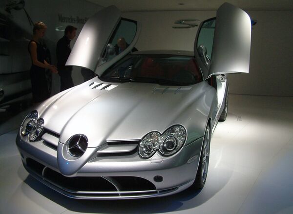 Автомобиль Mercedes-Benz SLR McLaren Автомобиль Mercedes-Benz SLR McLaren
