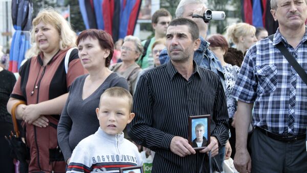 Участники памятного мероприятия Они не услышат последний звонок в Донецке Участники памятного мероприятия Они не услышат последний звонок в Донецке
