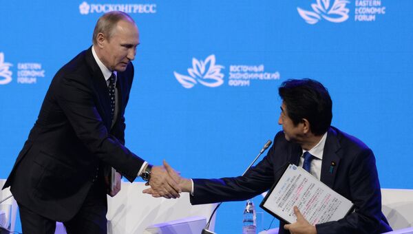 Владимир Путин и Синдзо Абэ на пленарном заседании Открывая Дальний Восток в рамках Восточного экономического форума. Сентябрь 2016 года Владимир Путин и Синдзо Абэ на пленарном заседании Открывая Дальний Восток в рамках Восточного экономического форума. Сентябрь 2016 года