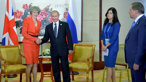 Президент РФ Владимир Путин и премьер-министр Великобритании Тереза Мэй во время встречи в рамках саммита Группы двадцати G20 в Ханчжоу Президент РФ Владимир Путин и премьер-министр Великобритании Тереза Мэй во время встречи в рамках саммита Группы двадцати G20 в Ханчжоу