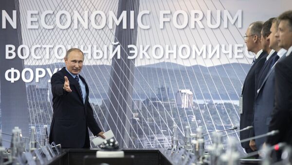 Президент РФ Владимир Путин во время встречи с перспективными инвесторами Дальневосточного федерального округа в рамках Восточного экономического форума Президент РФ Владимир Путин во время встречи с перспективными инвесторами Дальневосточного федерального округа в рамках Восточного экономического форума