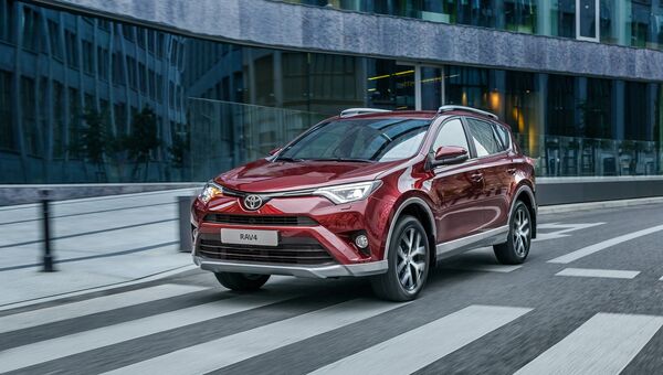Автомобиль Toyota RAV4. Архивное фото Автомобиль Toyota RAV4. Архивное фото