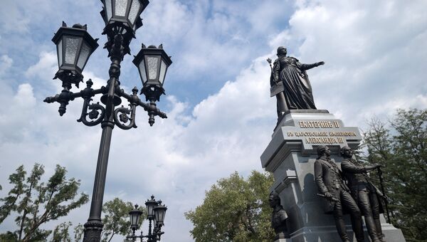 Памятник Екатерине II в Симферополе Памятник Екатерине II в Симферополе