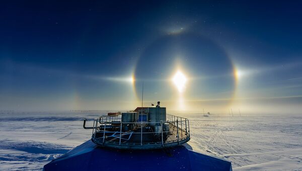 Финалист конкурса Фотограф погодных явлений-2016. Michal Krzysztofowicz - Sun Halo over Halley Финалист конкурса Фотограф погодных явлений-2016. Michal Krzysztofowicz - Sun Halo over Halley