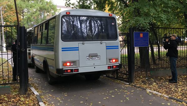 Сотрудники полиции у здания Ространснадзора в Москве, где проводятся обыски по уголовному делу о получении взяток. Архивное фото Сотрудники полиции у здания Ространснадзора в Москве, где проводятся обыски по уголовному делу о получении взяток. Архивное фото
