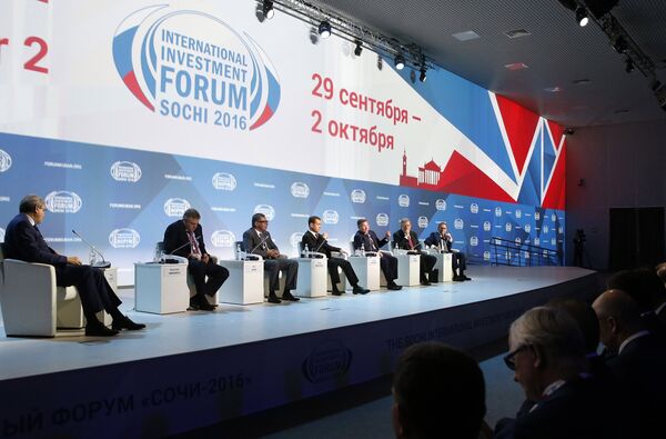 Премьер-министр РФ Д. Медведев на XV Международном инвестиционном форуме Сочи-2016 Премьер-министр РФ Д. Медведев на XV Международном инвестиционном форуме Сочи-2016