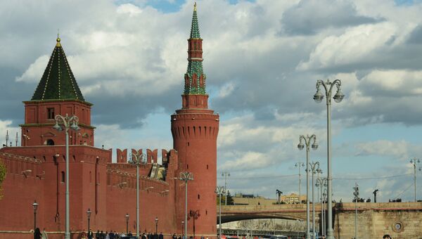 Кремлевская набережная в Москве Кремлевская набережная в Москве