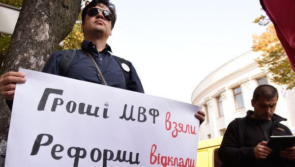Участники акции против коррупции у здания Верховной рады в Киеве Участники акции против коррупции у здания Верховной рады в Киеве