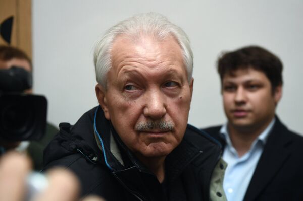 Бывший глава Коми Владимир Торлопов, обвиняемый в коррупции, в Басманном суде Москвы, где рассматривается ходатайство следствия о его аресте Бывший глава Коми Владимир Торлопов, обвиняемый в коррупции, в Басманном суде Москвы, где рассматривается ходатайство следствия о его аресте