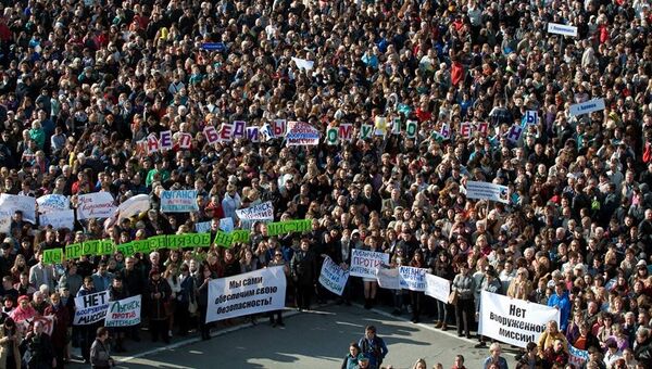 Митинг в Луганске против вооруженной миссии ОБСЕ Митинг в Луганске против вооруженной миссии ОБСЕ