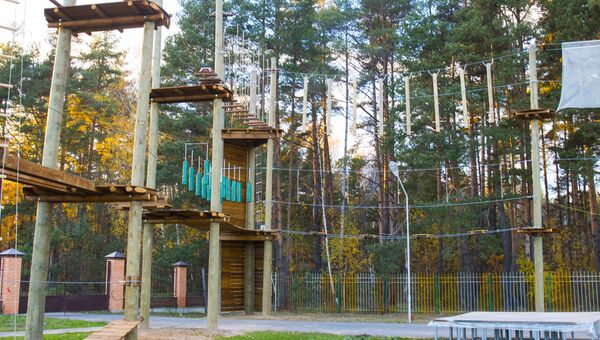 Веревочный парк в реабилитационном центре для детей, перенесших тяжелые заболевания Шередарь Веревочный парк в реабилитационном центре для детей, перенесших тяжелые заболевания Шередарь
