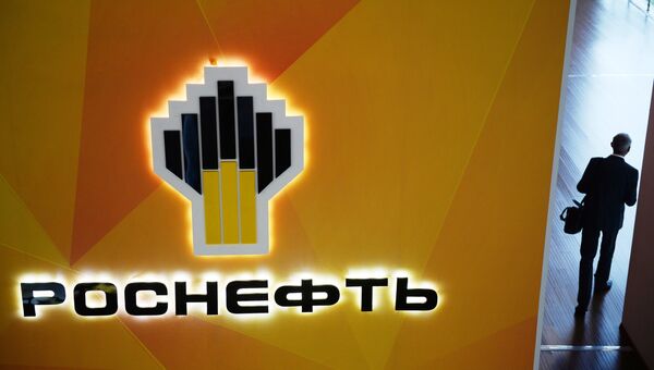 Логотип компании Роснефть. Архивное фото Логотип компании Роснефть. Архивное фото