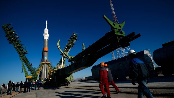 Вывоз и установка ракеты-носителя с пилотируемым кораблем Союз МС-02 на космодроме Байконур Вывоз и установка ракеты-носителя с пилотируемым кораблем Союз МС-02 на космодроме Байконур