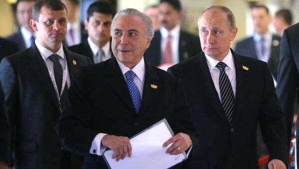 Президент РФ Владимир Путин и президент Бразилии Мишел Темер на саммите лидеров стран БРИКС Президент РФ Владимир Путин и президент Бразилии Мишел Темер на саммите лидеров стран БРИКС