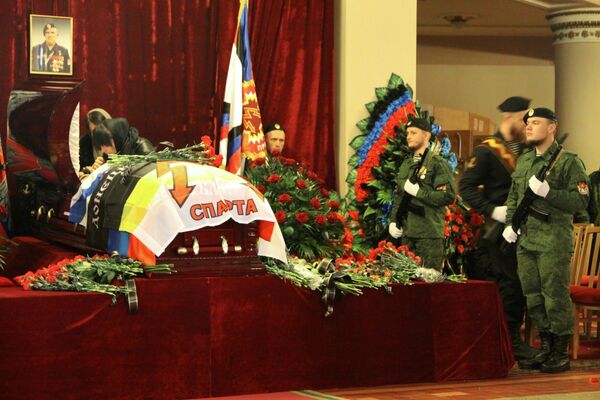 На церемонии прощания с командиром ополчения ДНР Арсеном Павловым (Моторола) в Донецке На церемонии прощания с командиром ополчения ДНР Арсеном Павловым (Моторола) в Донецке