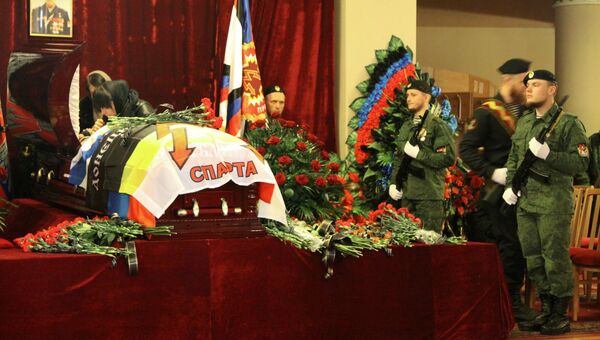 На церемонии прощания с командиром ополчения ДНР Арсеном Павловым (Моторола) в Донецке На церемонии прощания с командиром ополчения ДНР Арсеном Павловым (Моторола) в Донецке