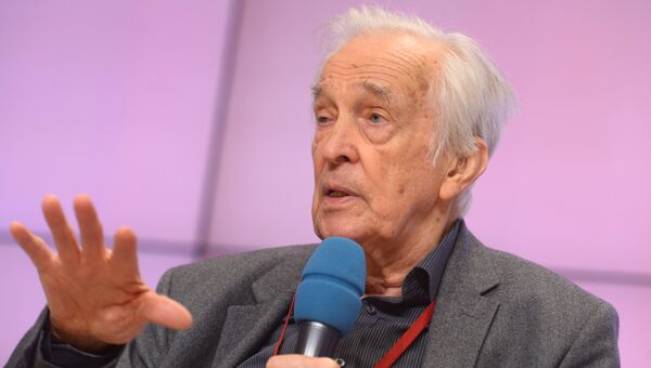 Почетный член Зиновьевского клуба МИА Россия сегодня Валентин Фалин. Архивное фото Почетный член Зиновьевского клуба МИА Россия сегодня Валентин Фалин. Архивное фото