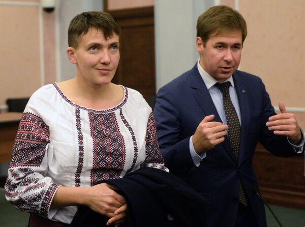 Депутат Верховной рады Надежда Савченко и адвокат Илья Новиков на рассмотрение апелляции по делу Н. Карпюка и С. Клыха. 26 октября 2016 Депутат Верховной рады Надежда Савченко и адвокат Илья Новиков на рассмотрение апелляции по делу Н. Карпюка и С. Клыха. 26 октября 2016