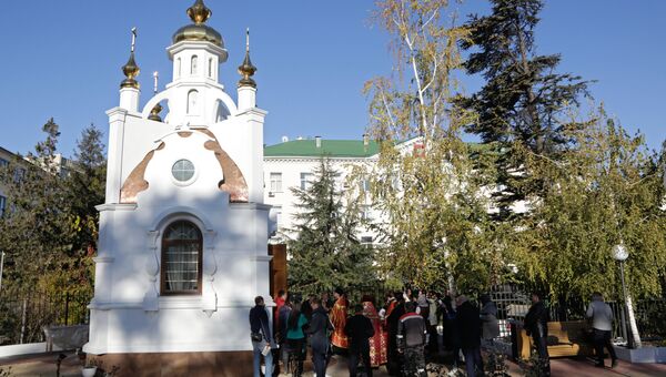 Часовня в честь святых царственных страстотерпцев государя Николая II и его семьи у здания крымской прокуратуры в Симферополе Часовня в честь святых царственных страстотерпцев государя Николая II и его семьи у здания крымской прокуратуры в Симферополе