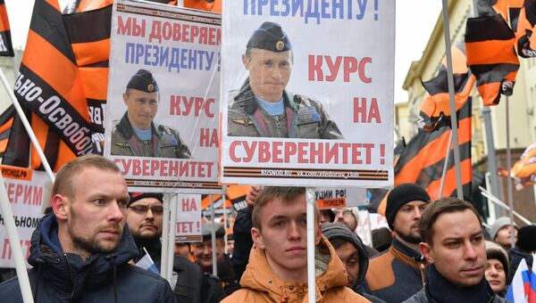 Шествие торжественной колонны в Москве возглавили вице-спикер Госдумы Сергей Неверов (Единая Россия), лидер партии ЛДПР Владимир Жириновский и другие. А на праздничном концерте присутствовал первый замглавы администрации Кремля Сергей Кириенко. Шествие торжественной колонны в Москве возглавили вице-спикер Госдумы Сергей Неверов (Единая Россия), лидер партии ЛДПР Владимир Жириновский и другие. А на праздничном концерте присутствовал первый замглавы администрации Кремля Сергей Кириенко.