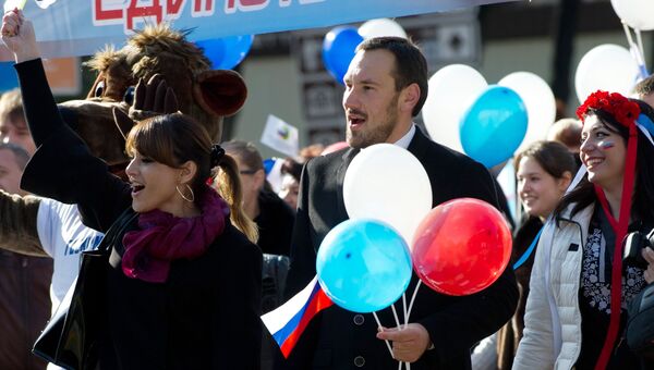 Руководитель фракции партии Единая Россия в Госдуме Владимир Васильев в ходе праздничного концерта-митинга, посвященного Дню народного единства, призвал каждого россиянина ответить на вопрос, что он сделал для страны. Руководитель фракции партии Единая Россия в Госдуме Владимир Васильев в ходе праздничного концерта-митинга, посвященного Дню народного единства, призвал каждого россиянина ответить на вопрос, что он сделал для страны.