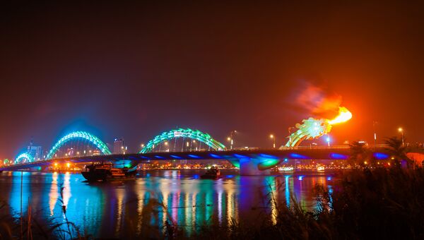 Мост Дракона. Дананг, Вьетнам. Архивное фото Мост Дракона. Дананг, Вьетнам. Архивное фото
