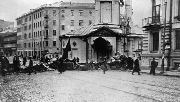 Баррикады на Остоженке. Москва. 1917 год. Октябрьская революция Баррикады на Остоженке. Москва. 1917 год. Октябрьская революция