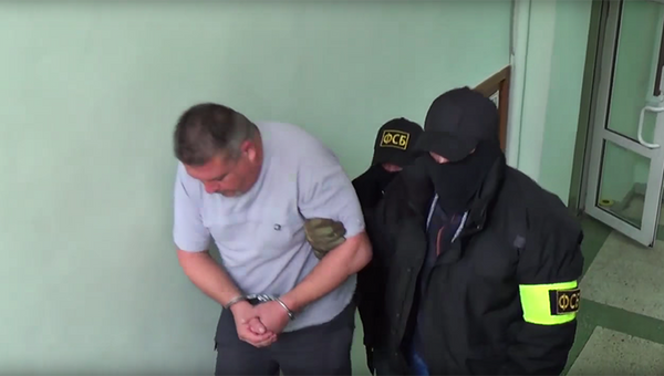 Сотрудники ФСБ задержали в Севастополе украинских диверсантов Сотрудники ФСБ задержали в Севастополе украинских диверсантов