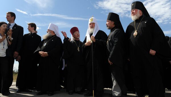 Патриарх Московский и всея Руси Кирилл с духовенством во время посещения Сендайской епархии Японской автономной православной церкви на северо-востоке острова Хонсю Патриарх Московский и всея Руси Кирилл с духовенством во время посещения Сендайской епархии Японской автономной православной церкви на северо-востоке острова Хонсю