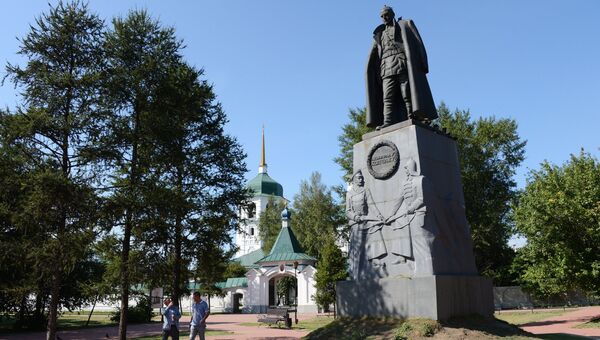 Памятник Александру Колчаку, установленный на месте расстрела адмирала возле Знаменского православного женского монастыря на берегу реки Ангары в Иркутске Памятник Александру Колчаку, установленный на месте расстрела адмирала возле Знаменского православного женского монастыря на берегу реки Ангары в Иркутске