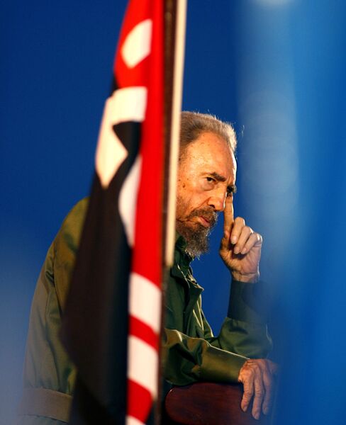 Президент Кубы Фидель Кастро во время обращения к студентам. 26 июля 2006 Президент Кубы Фидель Кастро во время обращения к студентам. 26 июля 2006