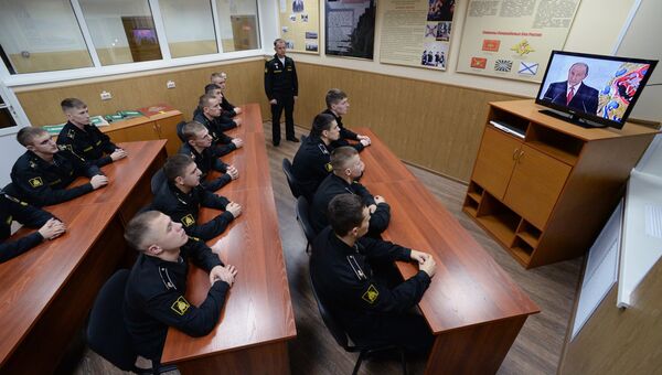 Курсанты Тихоокеанского высшего военно-морского училища имени С.О. Макарова во Владивостоке смотрят трансляцию выступления президента России Владимира Путина с ежегодным посланием к Федеральному Собранию РФ. 1 декабря Курсанты Тихоокеанского высшего военно-морского училища имени С.О. Макарова во Владивостоке смотрят трансляцию выступления президента России Владимира Путина с ежегодным посланием к Федеральному Собранию РФ. 1 декабря
