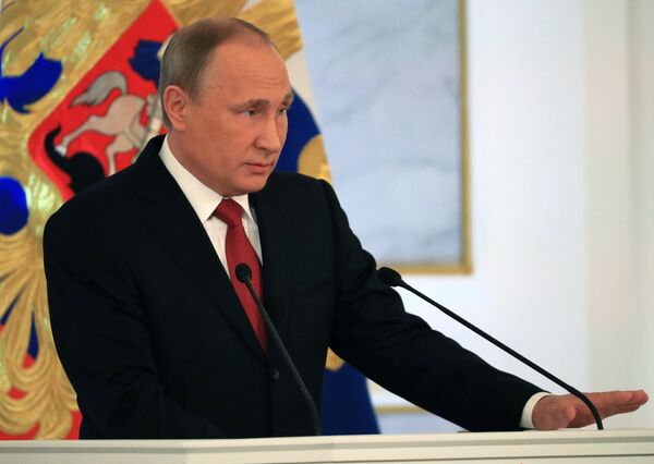 Президент РФ Владимир Путин выступает с ежегодным посланием Федеральному Собранию в Георгиевском зале Кремля. 1 декабря 2016 Президент РФ Владимир Путин выступает с ежегодным посланием Федеральному Собранию в Георгиевском зале Кремля. 1 декабря 2016