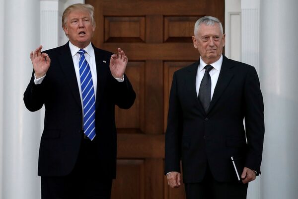 Избранный президент США Дональд Трамп и возможный шеф Пентагона Джеймс Маттис. 2 декабря 2016 года Избранный президент США Дональд Трамп и возможный шеф Пентагона Джеймс Маттис. 2 декабря 2016 года
