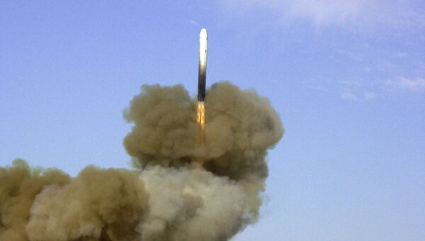 Запуск баллистической ракеты РС-18 с космодрома Байконур Запуск баллистической ракеты РС-18 с космодрома Байконур