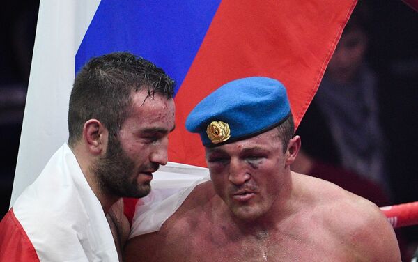 Справа налево: Денис Лебедев и Мурат Гассиев Справа налево: Денис Лебедев и Мурат Гассиев