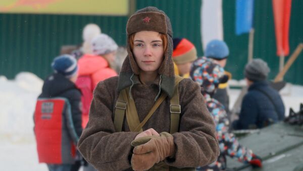 Участница военно-исторического фестиваля Главный рубеж, посвященного 75-летию битвы под Москвой, в музейно-мемориальном комплексе История танка Т-34 в Московской области Участница военно-исторического фестиваля Главный рубеж, посвященного 75-летию битвы под Москвой, в музейно-мемориальном комплексе История танка Т-34 в Московской области