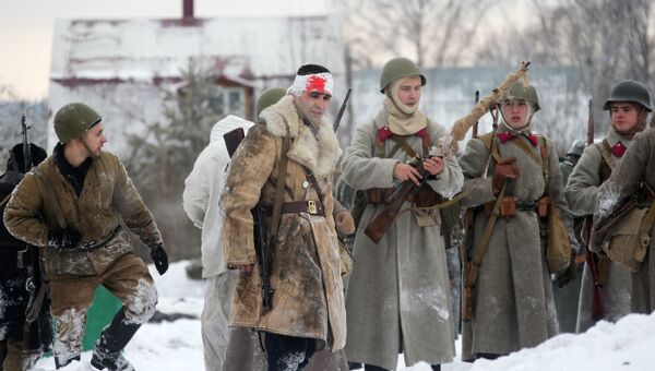 Участники военно-исторического фестиваля Главный рубеж, посвященного 75-летию битвы под Москвой, в музейно-мемориальном комплексе История танка Т-34 в Московской области Участники военно-исторического фестиваля Главный рубеж, посвященного 75-летию битвы под Москвой, в музейно-мемориальном комплексе История танка Т-34 в Московской области