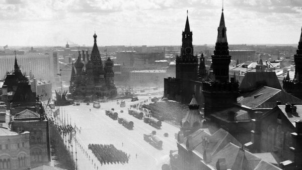Подразделения Ракетных войск стратегического назначения на параде 1 мая 1967 года на Красной площади Подразделения Ракетных войск стратегического назначения на параде 1 мая 1967 года на Красной площади